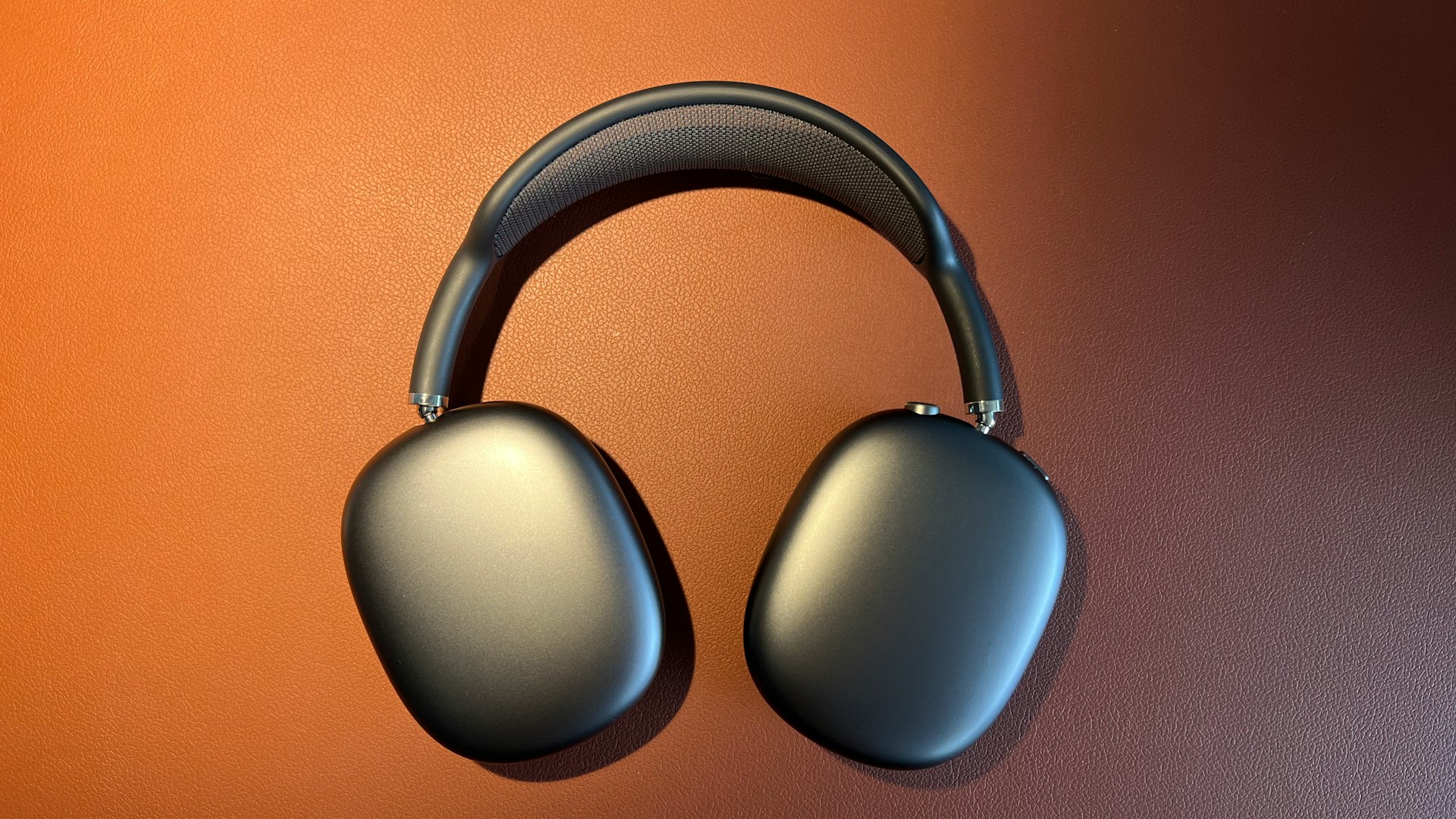 AirPods Max получили новую версию прошивки: что изменилось"